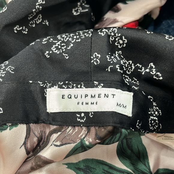 Equipment Theron Silk Floral Blazer Size M NWOT. - Picture 6 of 6